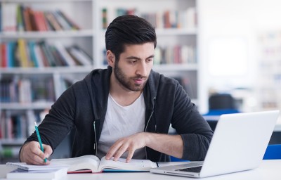 Support the development of Islamic experts and researchers